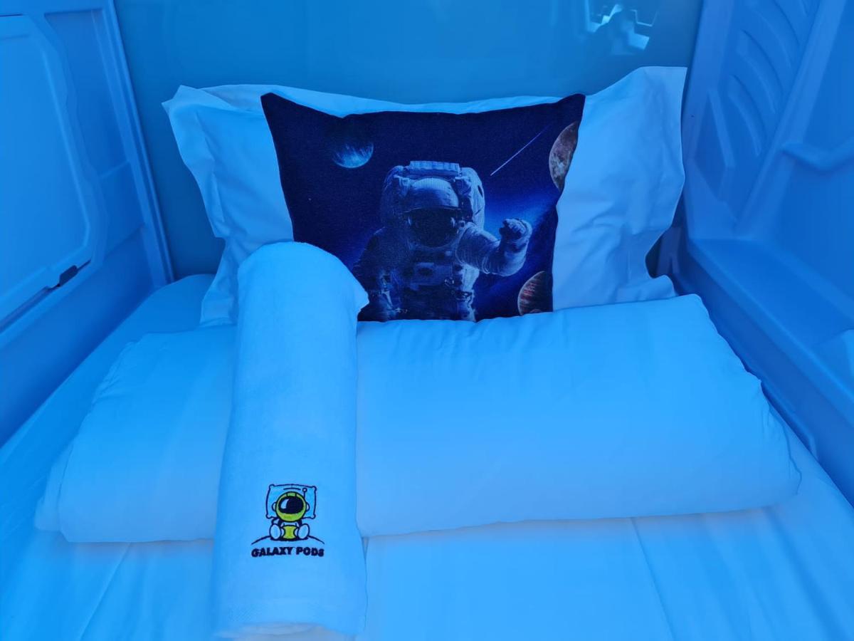 Galaxy Pods Capsule Boat Quay Singapur